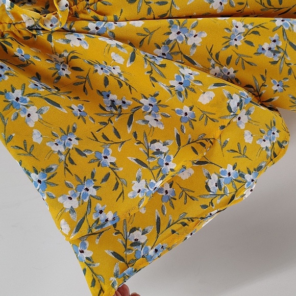 Pleione Nordstrom Pullover Blouse  Yellow Blue Floral Suze Medium Flutter Sleeve - Picture 5 of 7